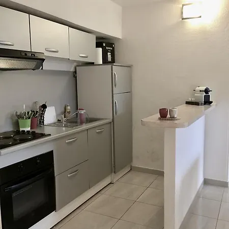 Sunny Flat Vacancy