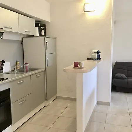 Sunny Flat Vacancy