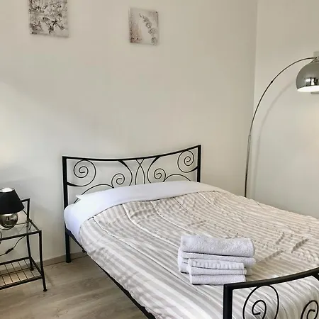 アパート Sunny Flat Vacancy アンティーブ
