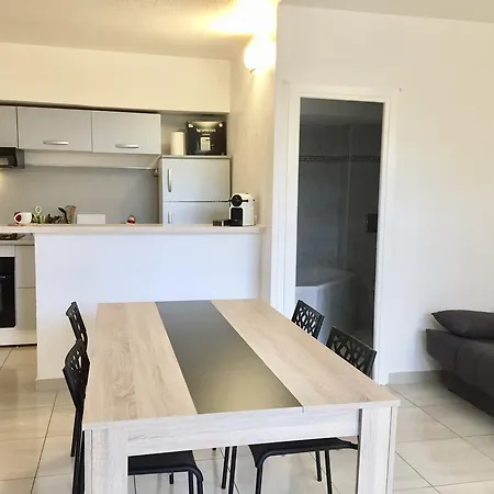 Sunny Flat Vacancy *