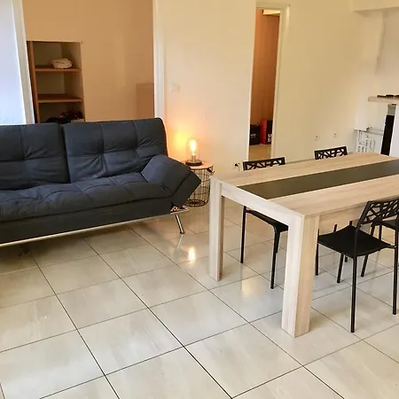 Sunny Flat Vacancy