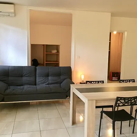 Sunny Flat Vacancy Antibes