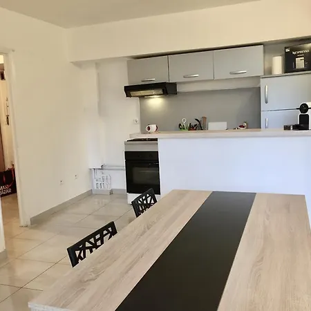 Sunny Flat Vacancy