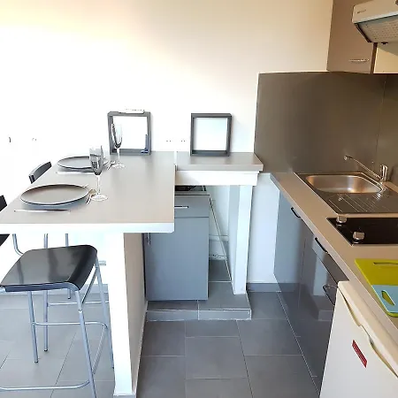 Sunny Flat Vacancy Antibes