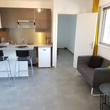 Sunny Flat Vacancy *